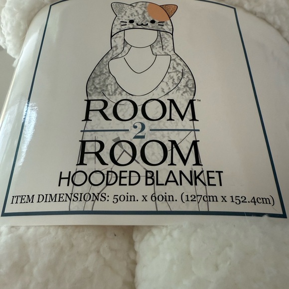 Hooded Blanket NWT - Picture 2 of 3